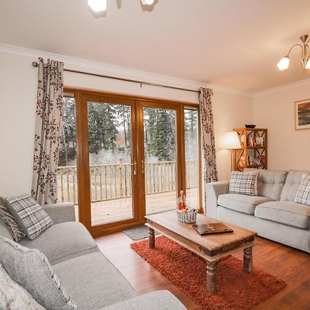 Fersit Log Cottage Roybridge Bagian luar foto