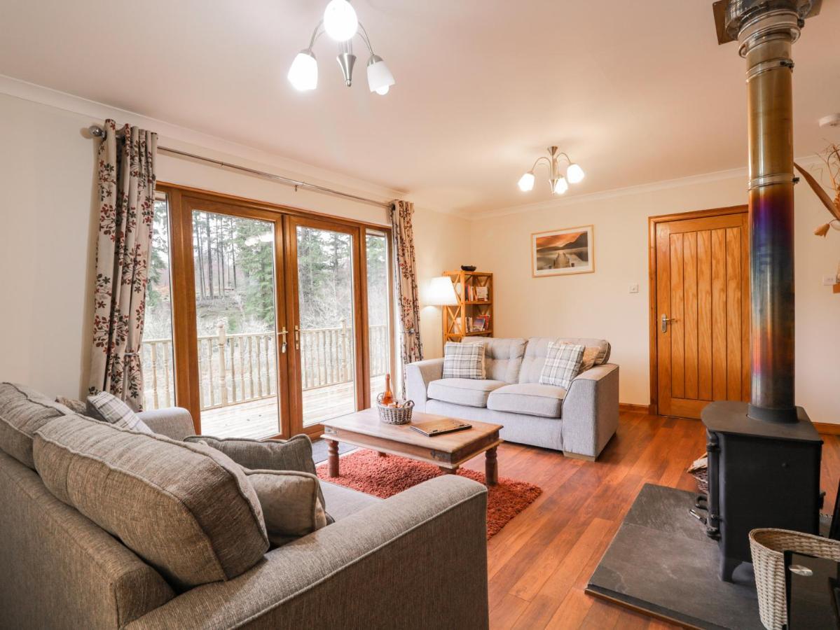 Fersit Log Cottage Roybridge Bagian luar foto