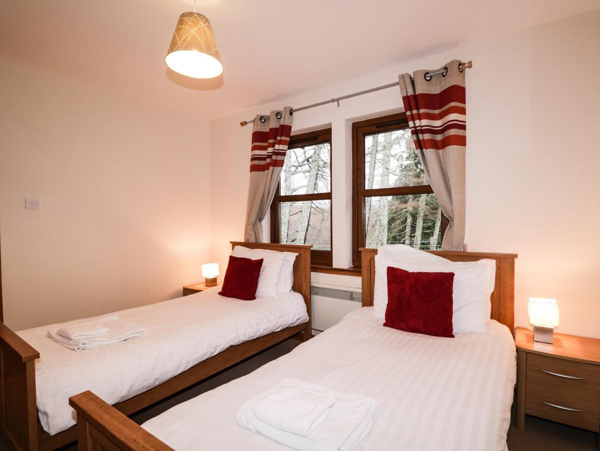Fersit Log Cottage Roybridge Bagian luar foto