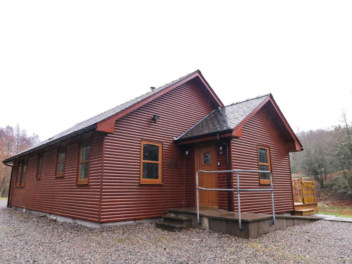 Fersit Log Cottage Roybridge Bagian luar foto