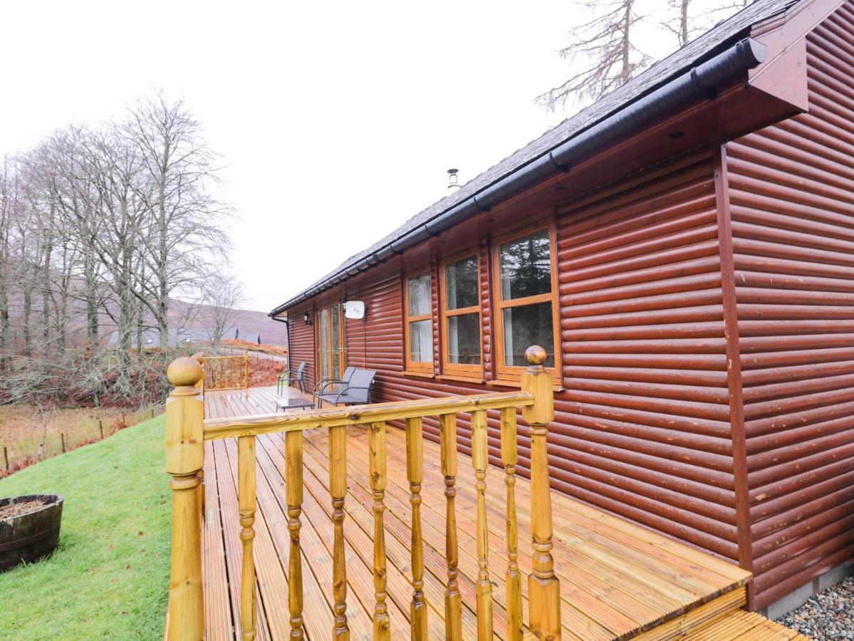 Fersit Log Cottage Roybridge Bagian luar foto