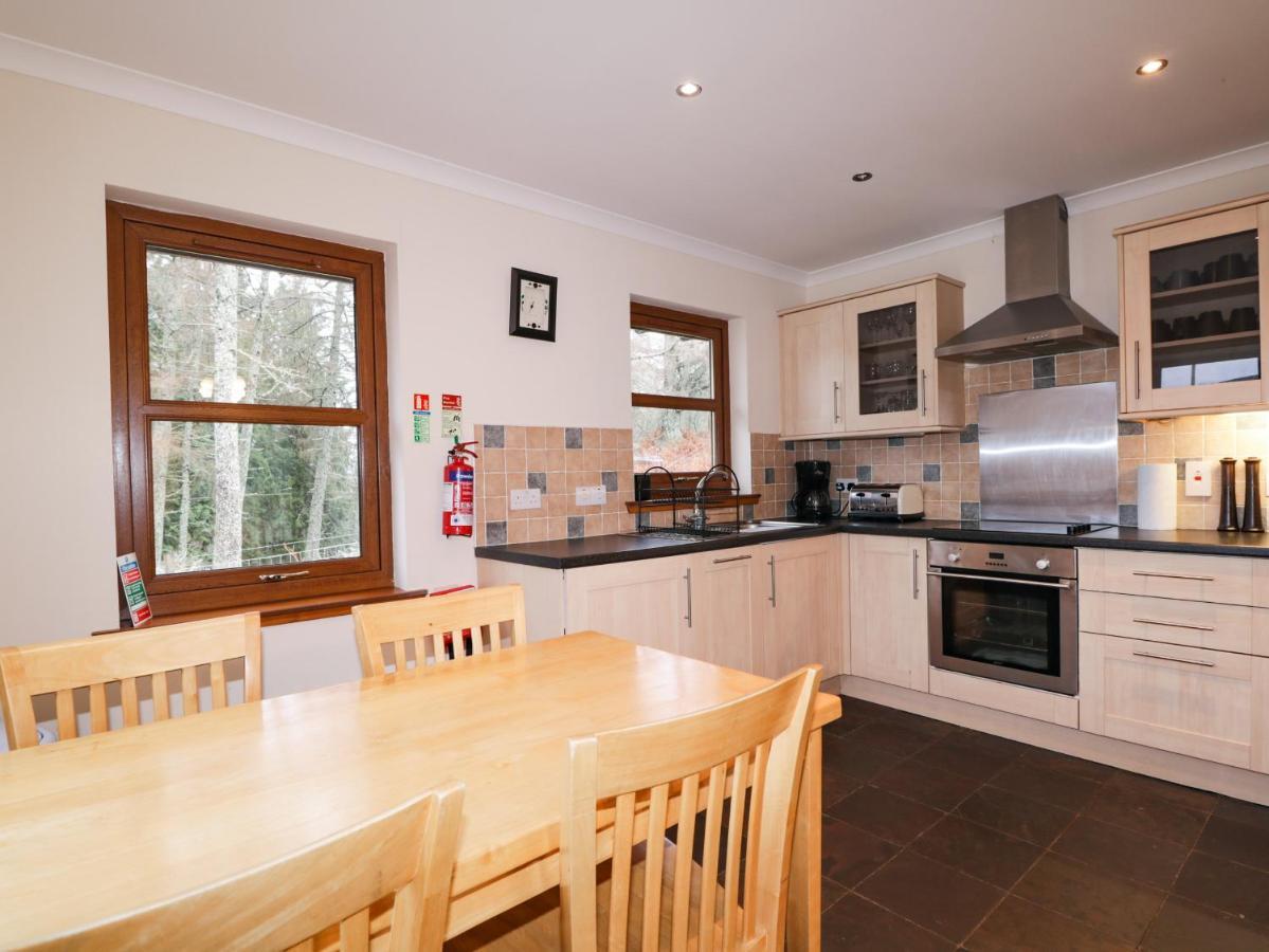 Fersit Log Cottage Roybridge Bagian luar foto